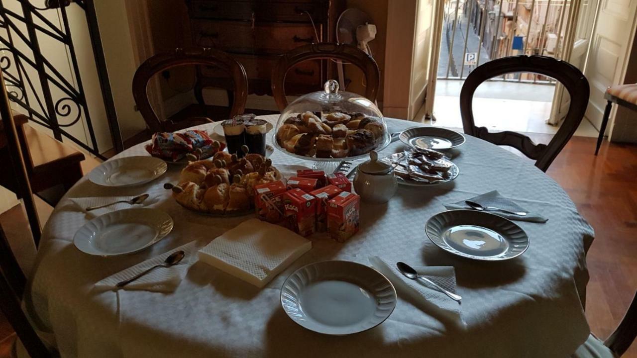 ホテル Il Salotto Di Nonna Cornelia 2 ナポリ エクステリア 写真